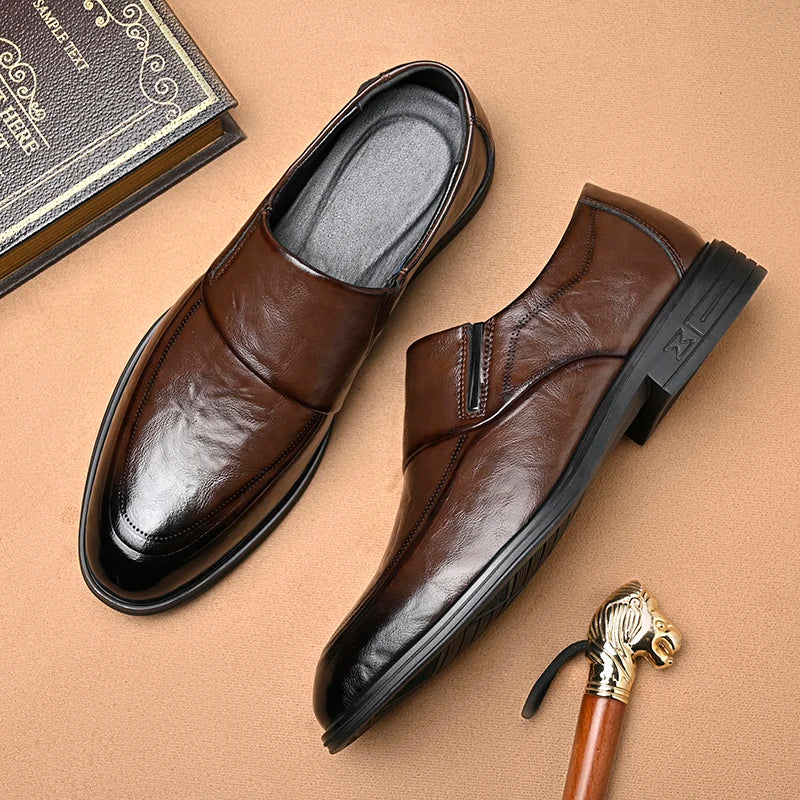 Sapato Masculino Slip-On em Couro com Bico Fino