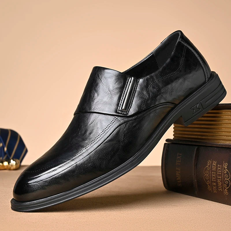 Sapato Masculino Slip-On em Couro com Bico Fino