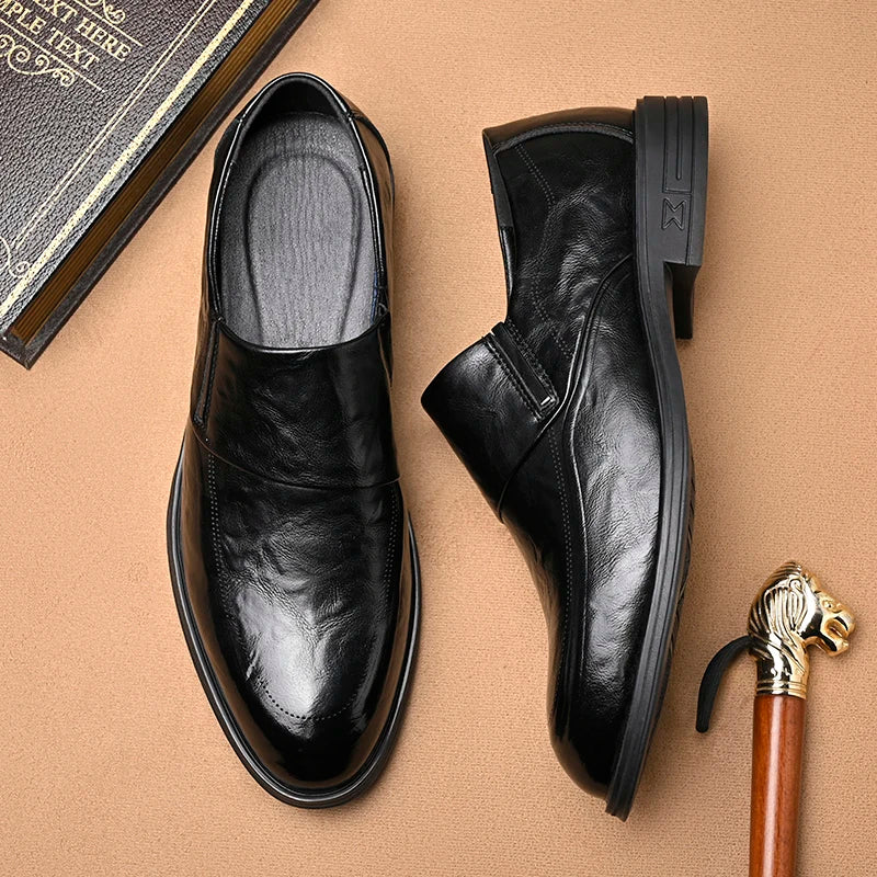 Sapato Masculino Slip-On em Couro com Bico Fino