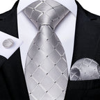 Kit Gravata Masculina DiBanGu com Lenço e Abotoaduras