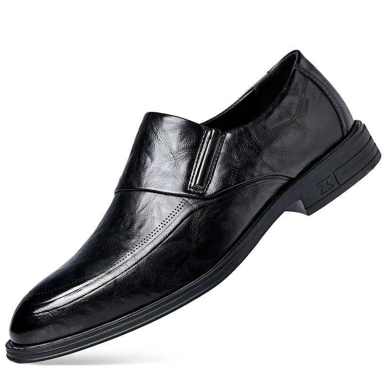 Sapato Masculino Slip-On em Couro com Bico Fino