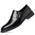 Sapato Masculino Slip-On em Couro com Bico Fino