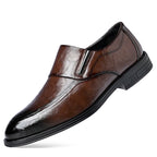 Sapato Masculino Slip-On em Couro com Bico Fino