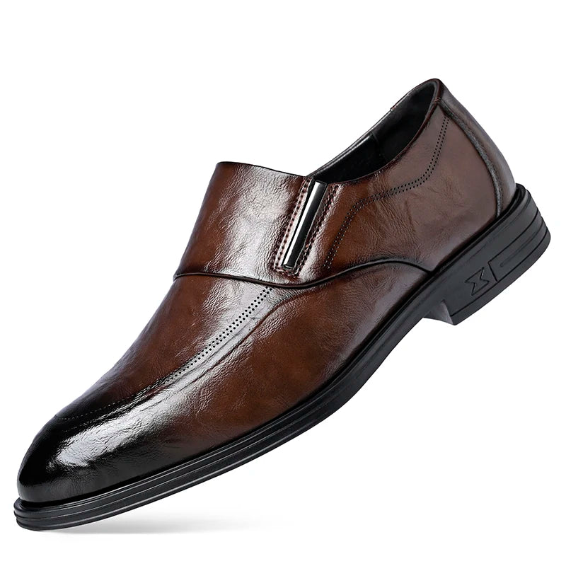 Sapato Masculino Slip-On em Couro com Bico Fino